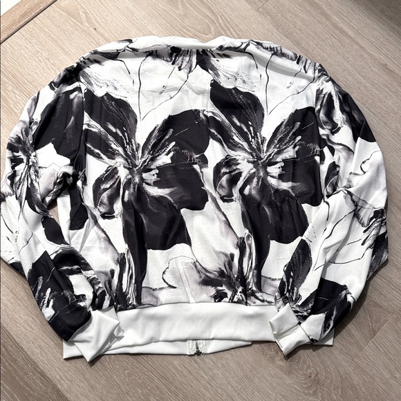 Black & White Floral Print Bomber Jacket NEW 🏷️ - Picture 7 of 7
